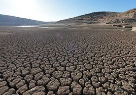 Malaga province's Conde de Guadalhorce reservoir is at its lowest level ever.