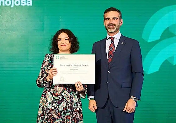 Encarni Hinojosa with representative of the Andalusian government Ramón Fernández-Pacheco.