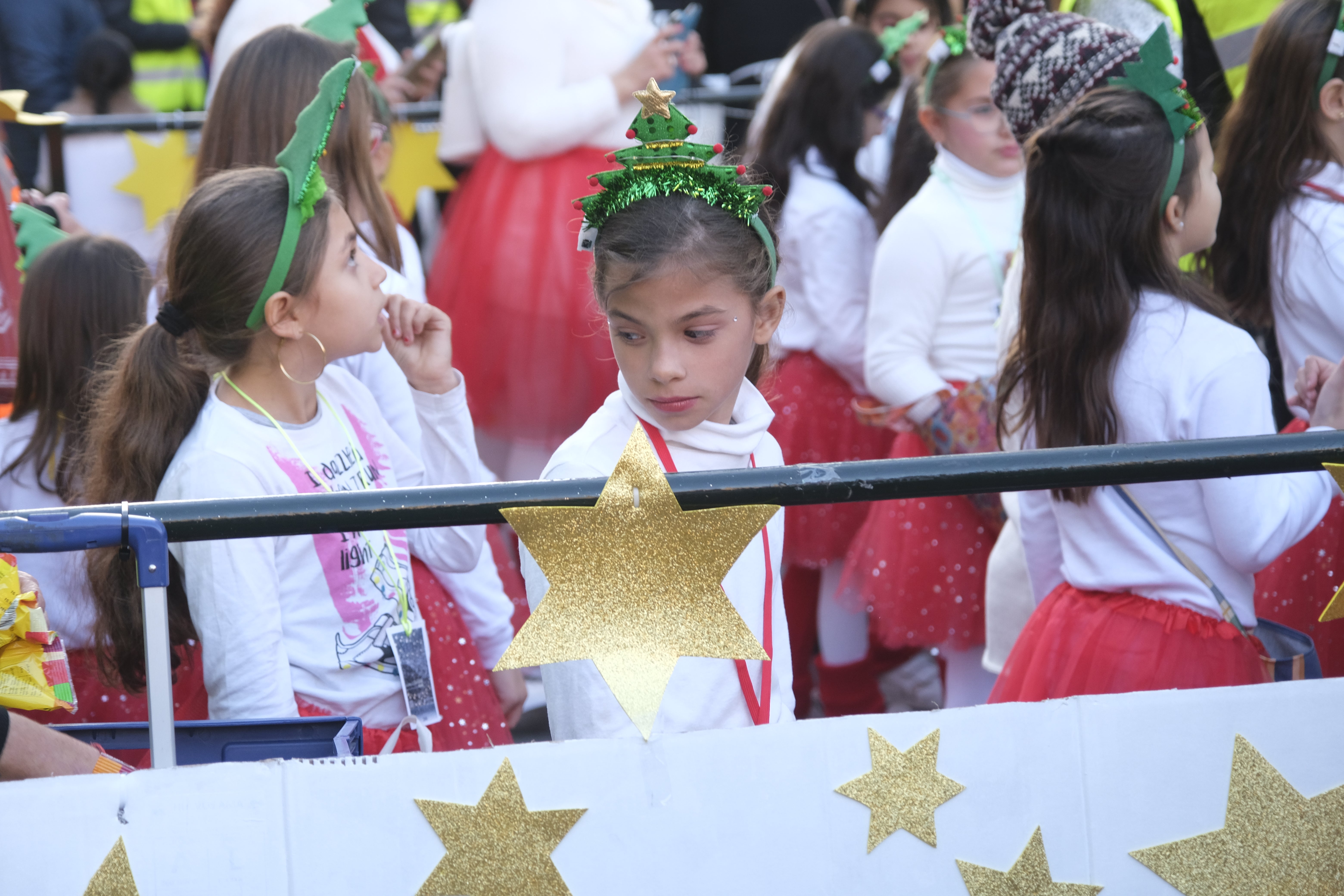 Melchior, Gaspar and Balthazar arrived at the Doctor Fleming school by helicopter and later toured the streets of the neighbourhood on camels