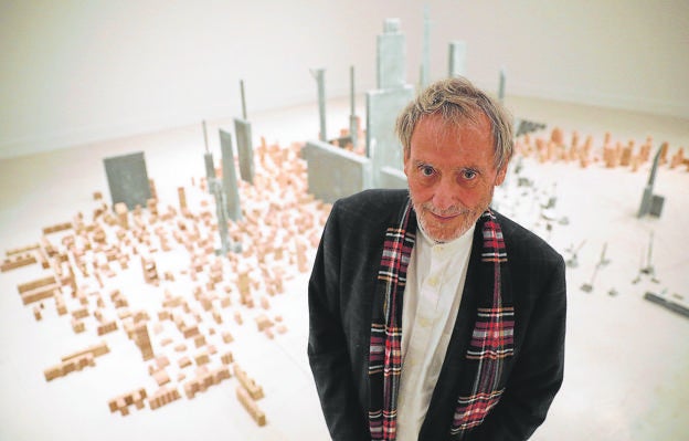 Miquel Navarro at the CAC Malaga: 40 years of cities and sex