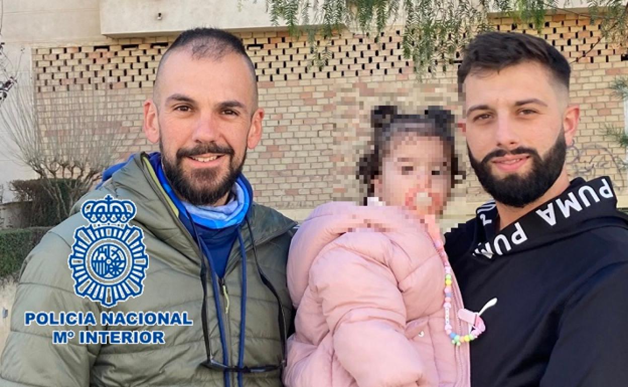 Police officer Manuel Pérez (left) with Noa and her father. 