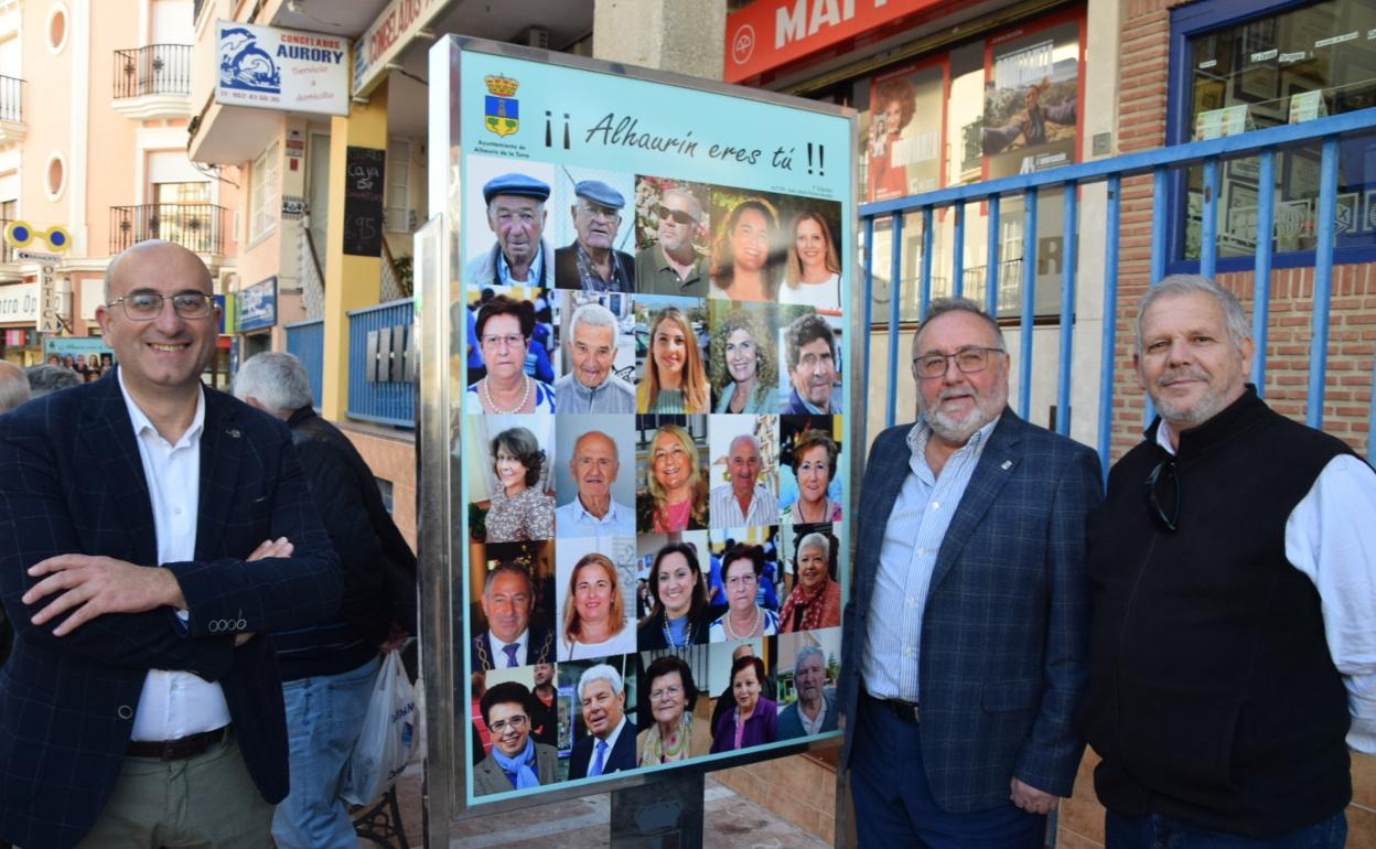 The town's mayor, Joaquín Villanova (2R), visits the exhibition. 