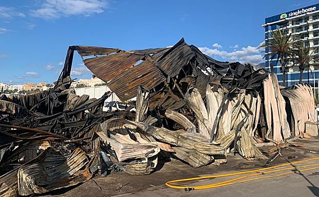 The dramatic fire destroyed the Marina Marbella warehouse and the vessels and nautical equipment stored inside. 