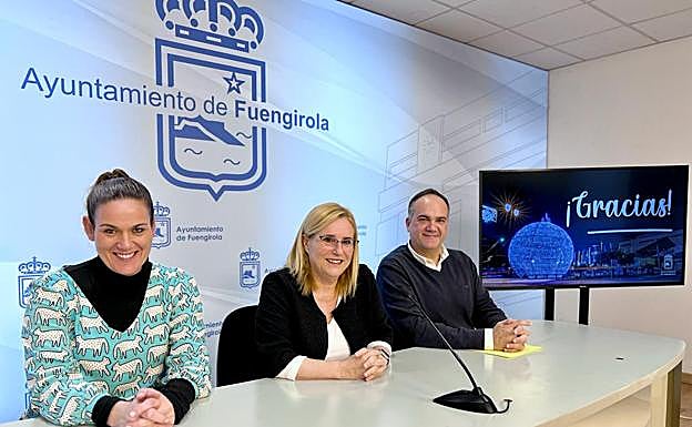 The mayor, Ana Mula (centre) presents the Christmas campaign results at the press conference.