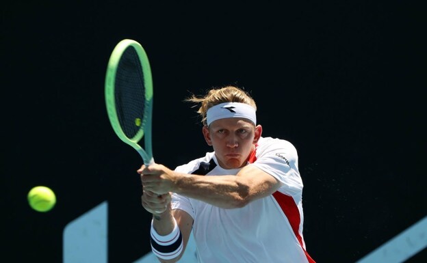 Davidovich successfully navigates first hurdle in tricky first-round tie in Melbourne