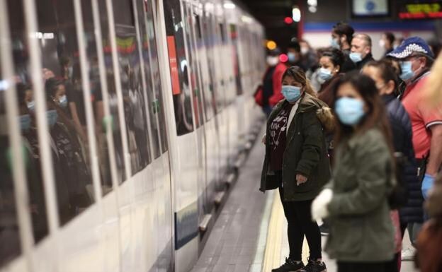 Mandatory face masks on public transport in Spain to end on 8 February