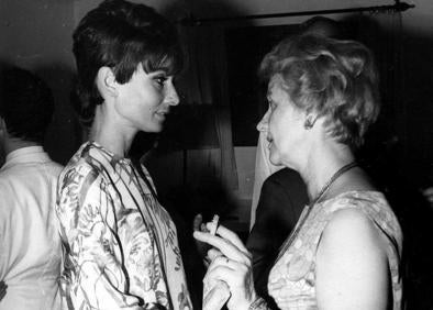 Imagen secundaria 1 - Audrey Hepburn, breakfasting on diamonds in Marbella