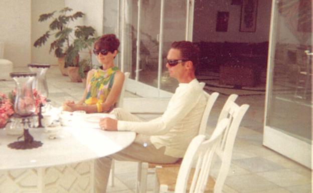 Imagen principal - Audrey Hepburn, breakfasting on diamonds in Marbella