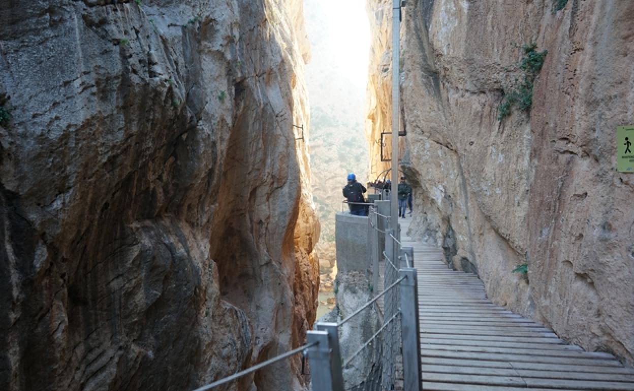 View of the walkway. 