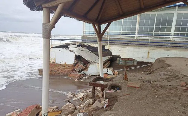 Storm destroys historic beach bar and restaurant in Fuengirola 