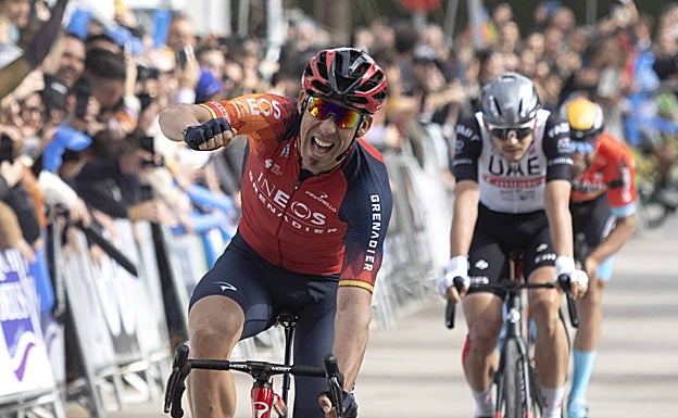 Omar Fraile celebrates as he crosses the line in Alhaurín de la Torre.