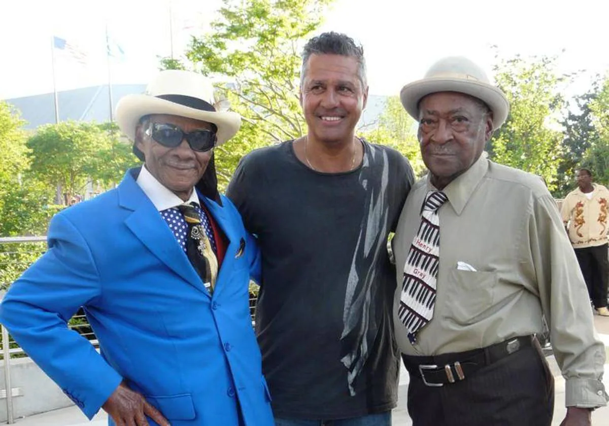 Kevin Hillier (centre) with Blues greats Little Freddie King and Henry Gray.