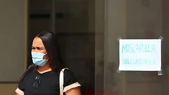 Face masks return in health facilities of three regions of Spain due to spike in flu, Covid-19 and respiratory infections
