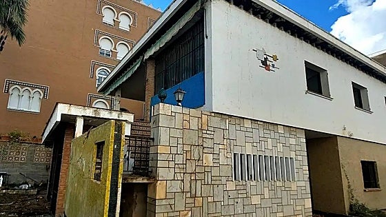 Consternation in Granada tourist town as Dutch-style house is demolished