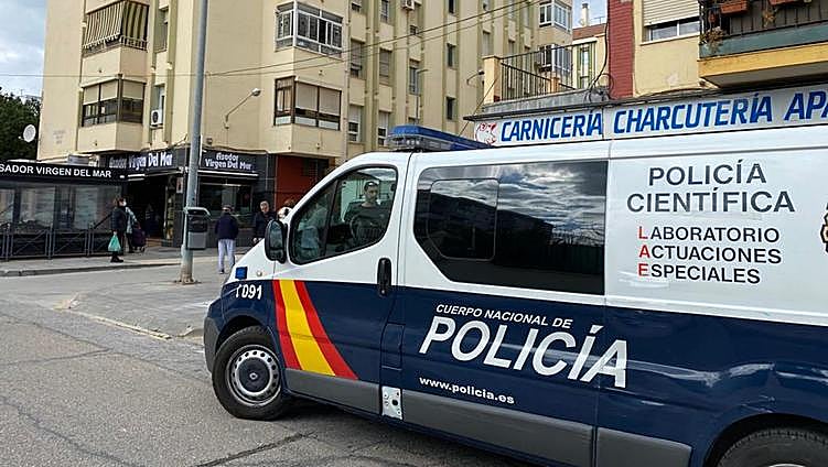 Police find woman suffocated at her home and her partner hanged in her son's house in popular Costa del Sol holiday resort