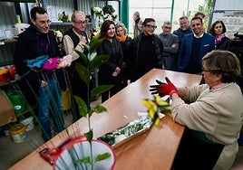 Rocío Blanco (3rd left) at the municipal employment centre last week.