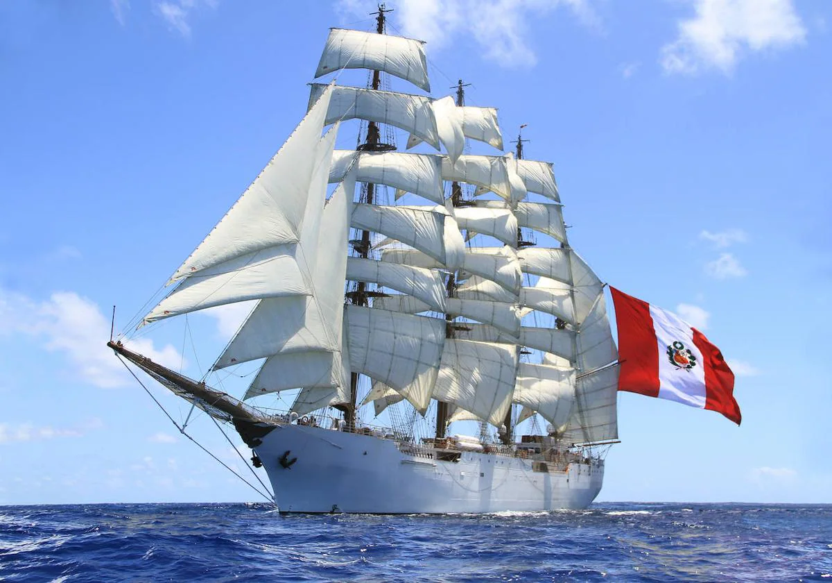 Peruvian Navy training ship sails into Malaga and opens its decks to visitors for free