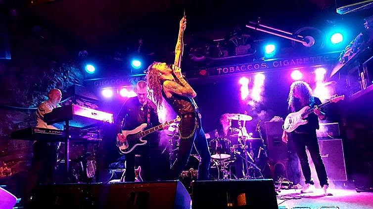 Rocker Rob Sas warms up for UK tour with Costa del Sol gigs