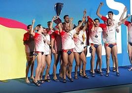 The Spanish team celebrate the victory.