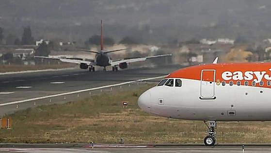 Strong gust of wind forces an easyJet flight to divert at Malaga Airport