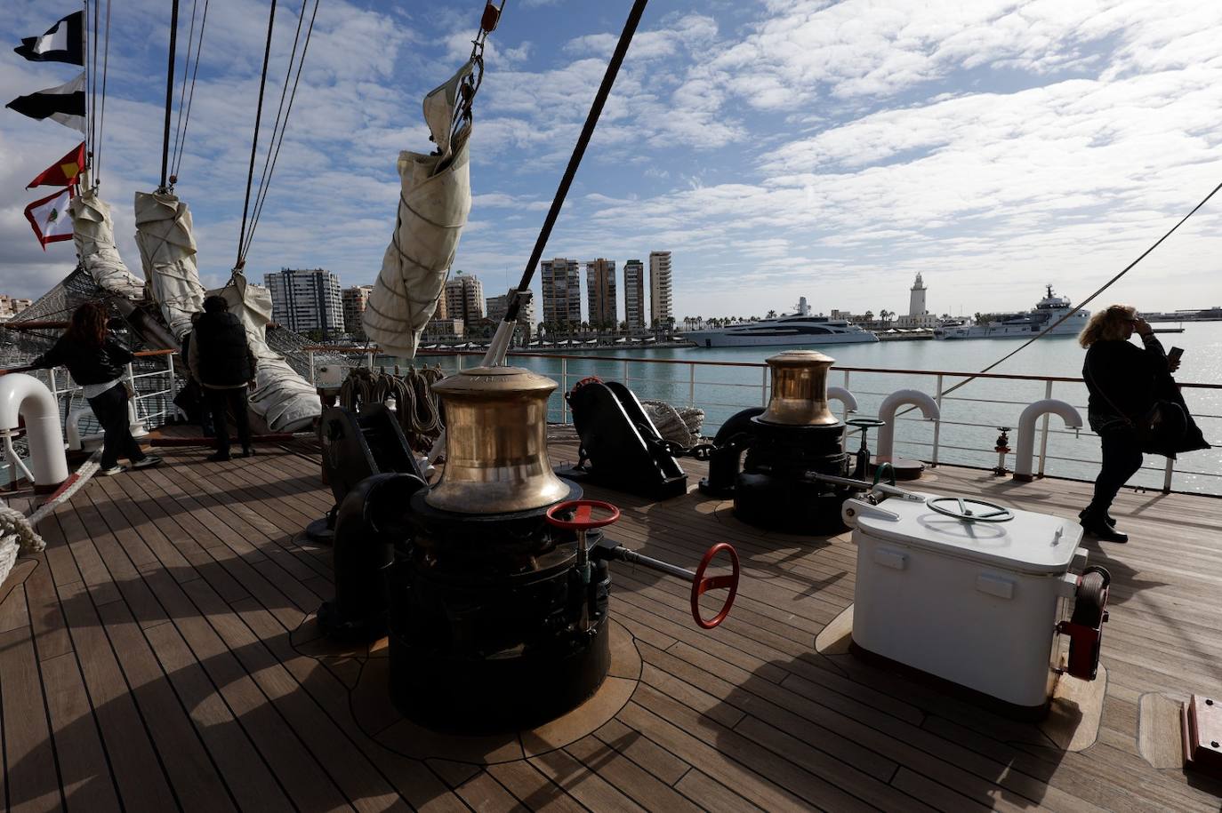 The pride of the Peruvian Navy sails into Malaga and opens its decks to the public, in pictures