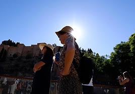 Tourists in short sleeves in Malaga.