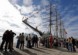 The jewel of Peru’s Navy sails into Malaga and wows the waiting crowds