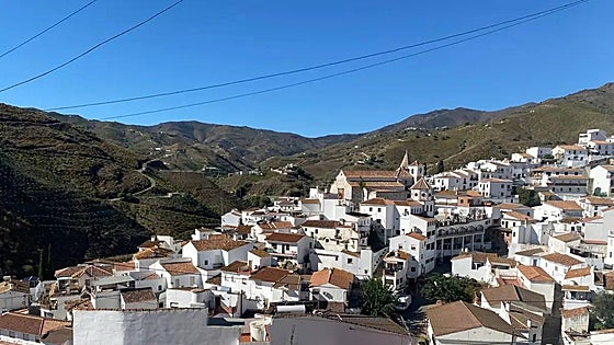 ‘Rockets, firecrackers and fireworks - yes or no?': Small village in Malaga province's Axarquía puts it to a public vote