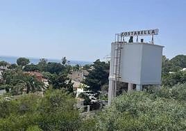 Costabella is located between the A-7 motorway and Alicate beach in Marbella.