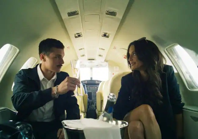 Aaron Piper and María Pedraza, in a still from the film.