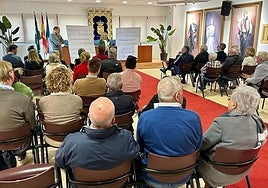 The mayor explains the remodelling works during Tuesday's meeting.