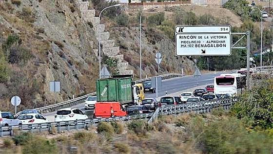 Two accidents on the A-7 at Rincón de la Victoria cause several kilometres of tailbacks in both directions