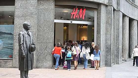 International fashion giant H&M to close 28 stores and axe 588 staff in Spain