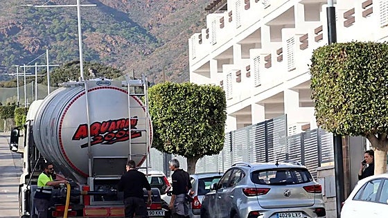 Burst supply pipe leaves more than 500 guests without mains water for two days at Costa del Sol aparthotel