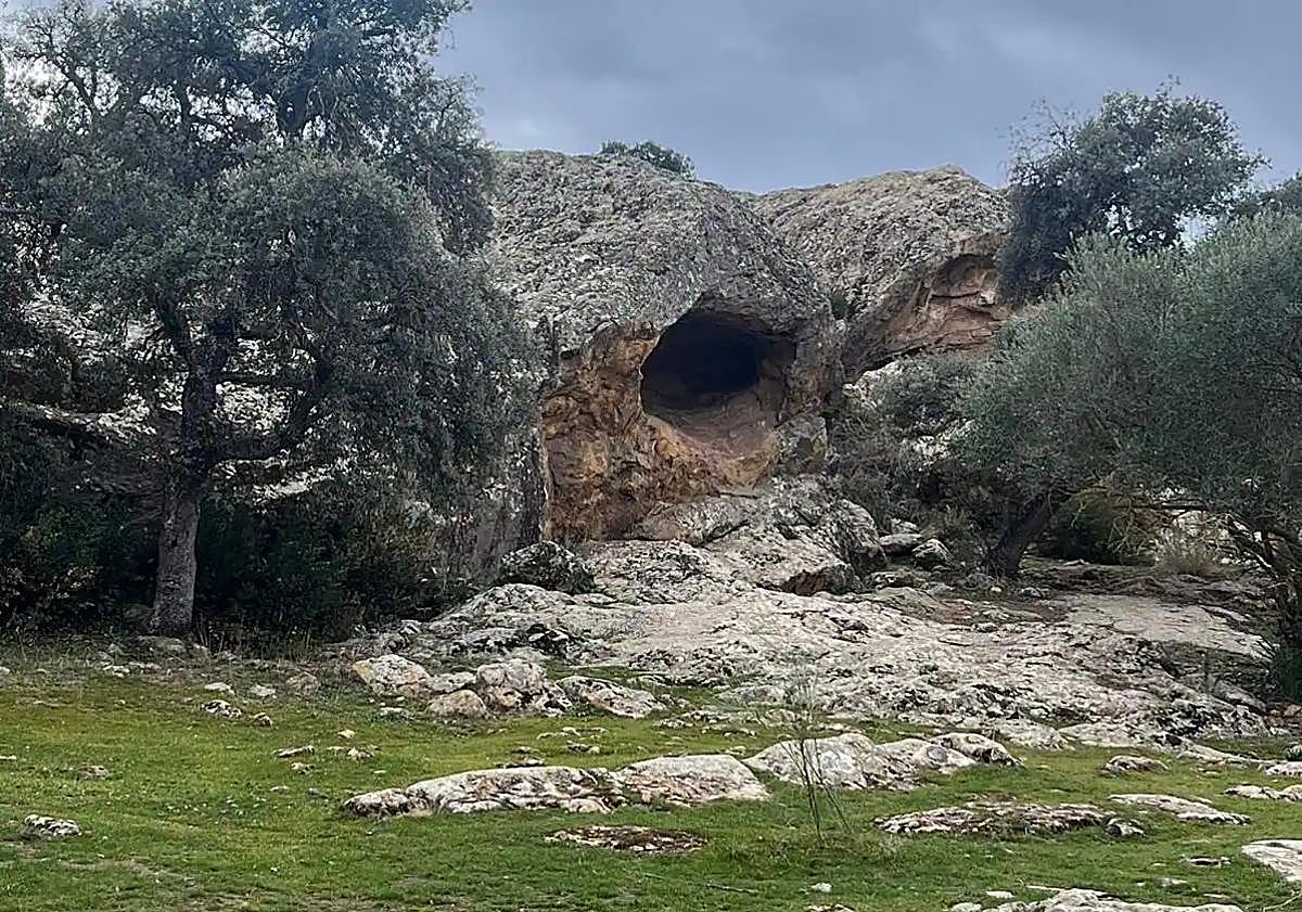 Imagen principal - The most important open-air cave paintings in Andalucía are in Malaga and they can be visited for free