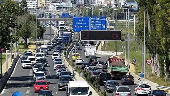 Long delays and traffic tailback of up to thirteen kilometres following accident on A-7 in Marbella
