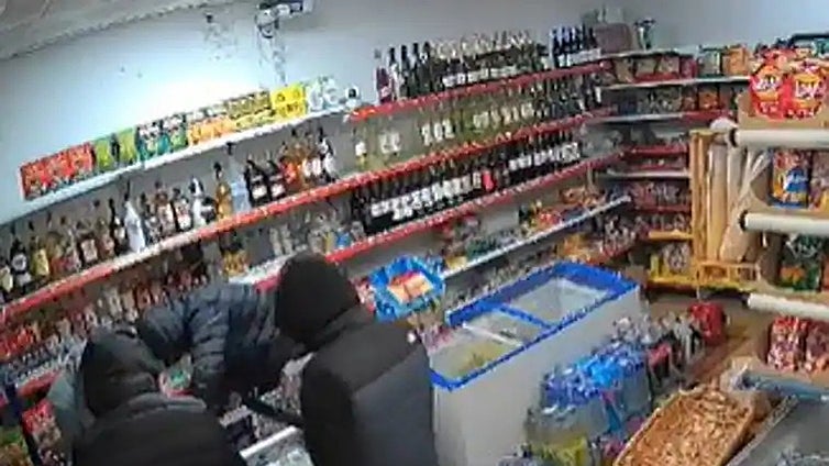 'Give me the money or I'll kill you': Benalmádena shop owner held up in terrifying attack
