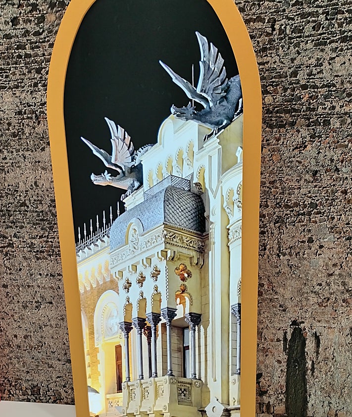 Imagen secundaria 2 - 'Casa de Dragones', a Ceuta guid and a stall at FITUR.