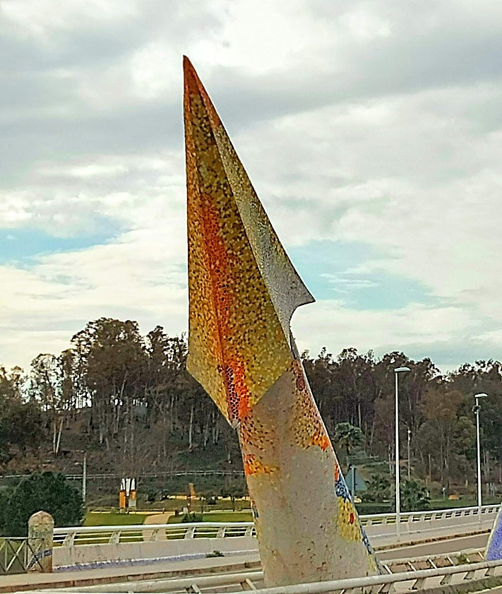 Imagen secundaria 2 - The Dragon bridge. 