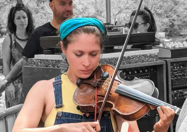 Violinist Paula Sarasvati will enhance the musical experience.