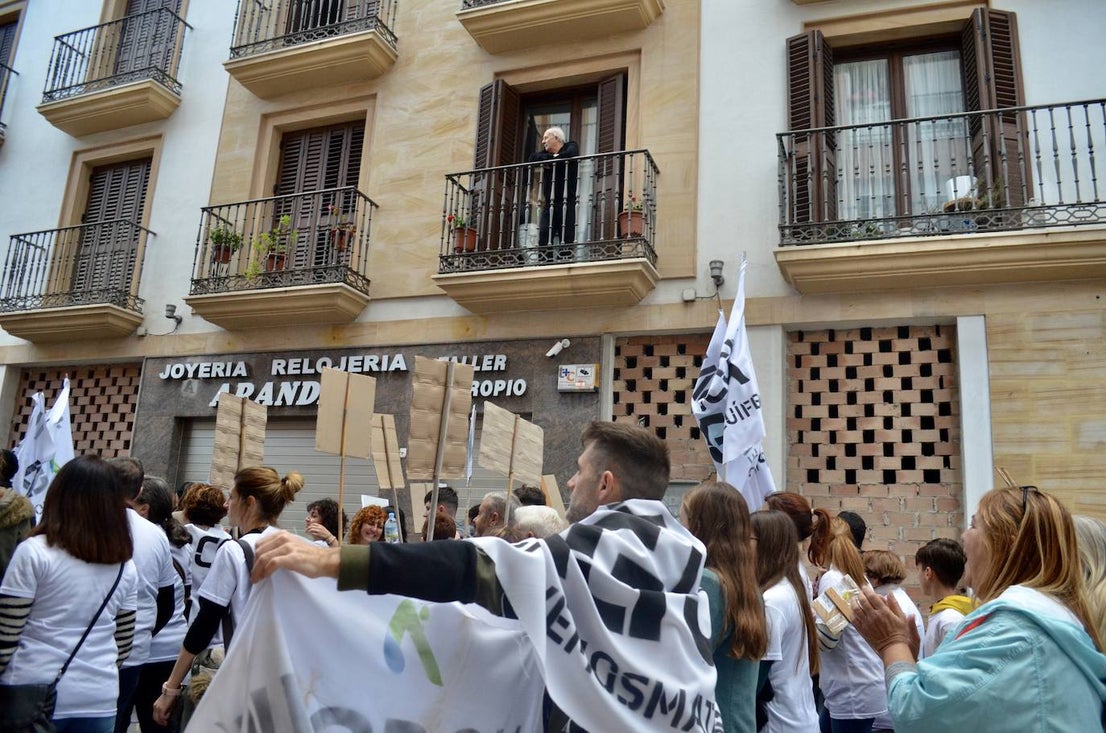 Thousands of residents take to the streets in Coín in bid to protect their water supply