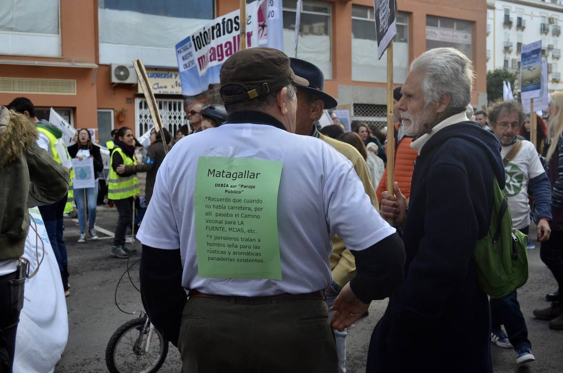 Thousands of residents take to the streets in Coín in bid to protect their water supply