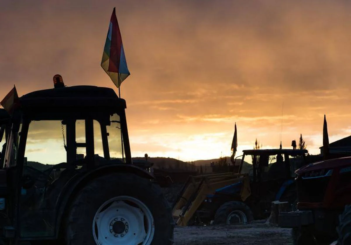 Sixth day of tractor protests on Spanish roads to demand improvements in the sector.