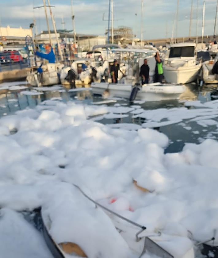 Imagen secundaria 2 - Two injured in gas explosion on boat in Costa del Sol marina