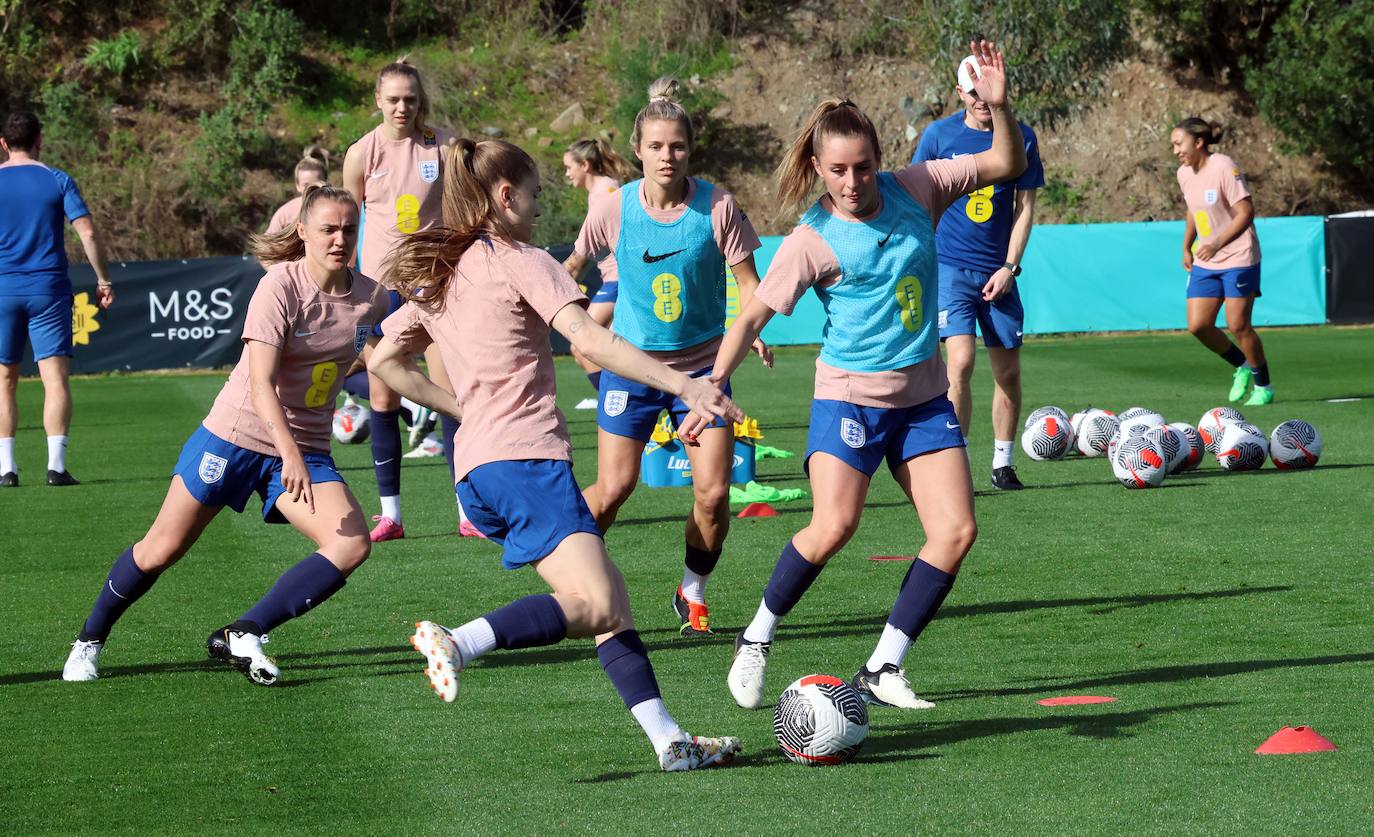 Lionesses train in Marbella - in pictures
