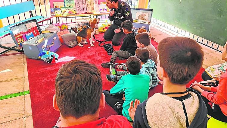 Mijas force signs up Bobby, the first police dog in Spain to help children to read