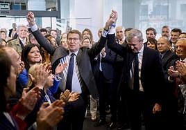 The leader of the PP, Alberto Núñez Feijóo (L), celebrates the re-election of Alfonso Rueda (R) as president of the Junta de Galicia.