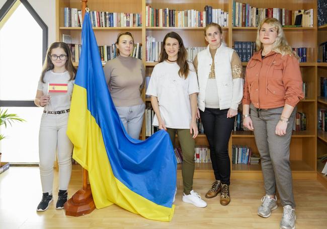 Olena Stepanenko and her daughter with some of her compatriots.