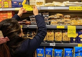 Supermarket chains in Spain investigated over whether they are applying sales tax reduction on basic foods correctly