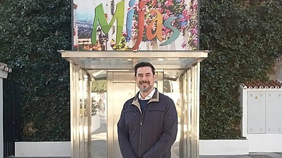 The panoramic view lift that left 13 Chinese tourists trapped in Mijas in the heat of last summer is back in action